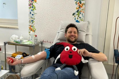 L'alcalde Viñuales participa a la Marató de Donació de Sang