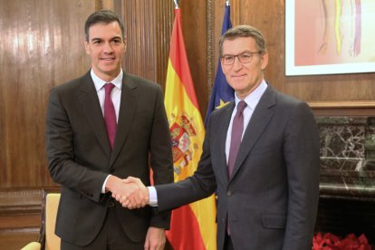 Reunió entre el president del govern espanyol, Pedro Sánchez, i el líder del PP, Alberto Núñez Feijóo
