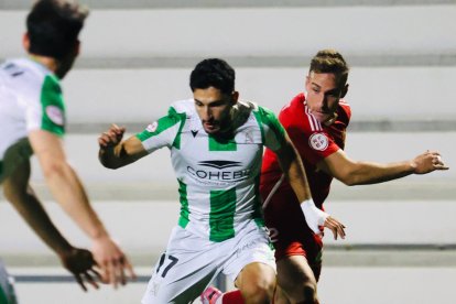 Sergio Camus durant el duel contra el Sanluqueño.