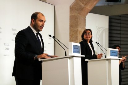 Els consellers Albert Dalmau i Sílvia Paneque en roda de premsa després de la segona reunió del comitè tècnic.