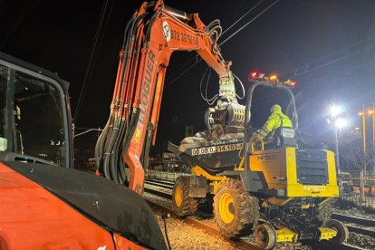 Imatge de les feines d'Adif a l'R1