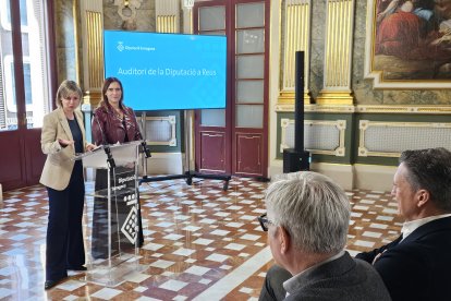 Noemí Llauradói Sandra Guaita en la compareixença per informar sobre el projecte de futur auditori