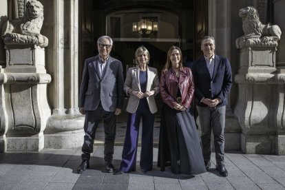 La presidenta de la Diputació, Noemí Llauradó, l’alcaldessa de Reus, Sandra Guaita, i els diputats Eduard Rovira i Josep Baiges.