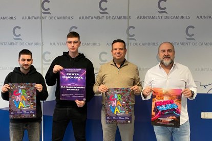 l Carnaval de Cambrils creix amb un vespreig a la plaça del Pòsit