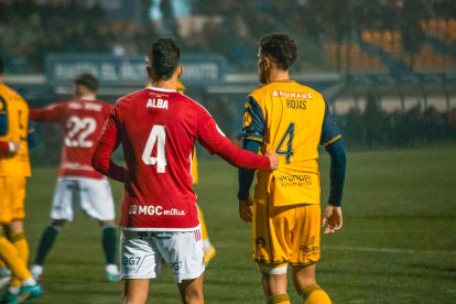 David Alba durant el partit.