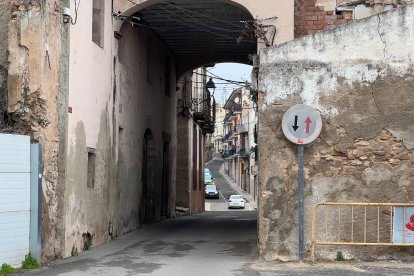 Estret pas actual al carrer la Barca de Móra d'Ebre
