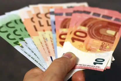 El premio total asciende a 120.000 euros, repartidos en pagos mensuales.