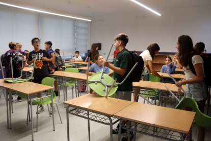 Alumnes a dins d'una aula.