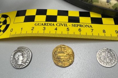 Les tres monedes tindrien una antiguitat de més de 1.000 anys.
