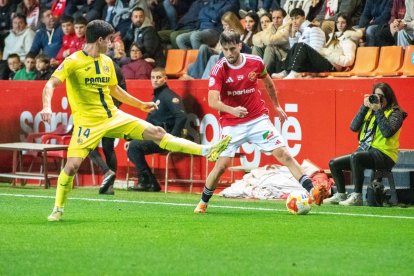 El jugador del Nàstic Jaume Jardí durant el duel contra el Villarreal B.