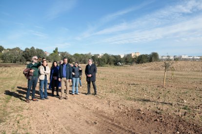 La consellera de Territori, Sílvia Paneque, en una visita a la zona de les Madrigueres del Vendrell