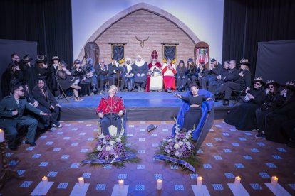 Imatge de la vetlla de la Reina Carnestoltes i el seu Concubí, que va tenir lloc a l'Antic Ajuntament.