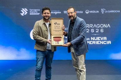 Viñuales fa el servei d'honor del Campionat de tennis taula