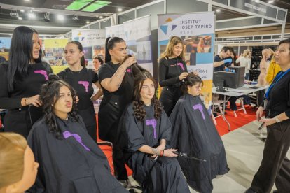 Fotografia de l'estand de l'Institut Josep Tapiró de Reus a la Fira Camins d’FP 2026, a FiraReus Events el 18 i 19 de febrer.