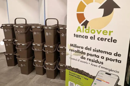 Cubells i cartells informatius de la recollida de fracció orgànica registrada a Aldover