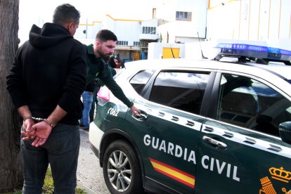 Un dels detinguts en el marc de l'actuació contra el tràfic il·legal de llentiscle feta per la Guàrdia Civil a Reus