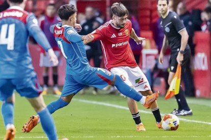 El 10 del Nàstic Jaume Jardí durant el duel de la primera volta contra l’Atlético Madrileño.