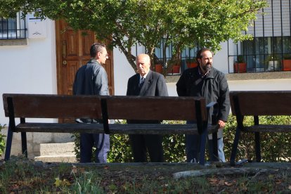 El colpista Antonio Tejero separat de la concentració al costat del cementiri de Mingorrubio, el 24 d'octubre de 2019.