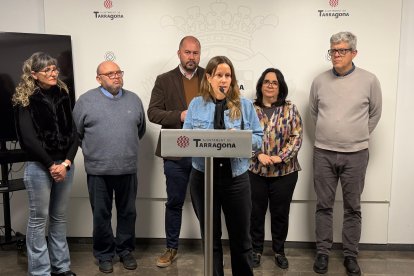 Maria Roig acompanyada de la resta de membres del GM d'ERC