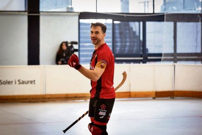 El capità del Reus Deportiu Joan Salvat celebrant un gol.