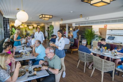 Fotografia d'arxiu de la inauguració de la Terrassa Gaudí, l'anterior adjudicatària de la concessió.