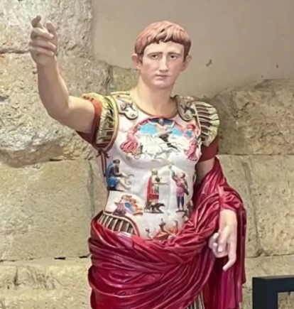 Rèplica en color de l’estàtua d’August de Prima Porta.