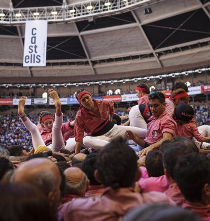 La Vella després de fer llenya durant el Concurs de Castells l'any 2022