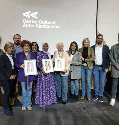 Imatges de l'acte de lliurament dels punts de llibre 'Dones Tarragonines'