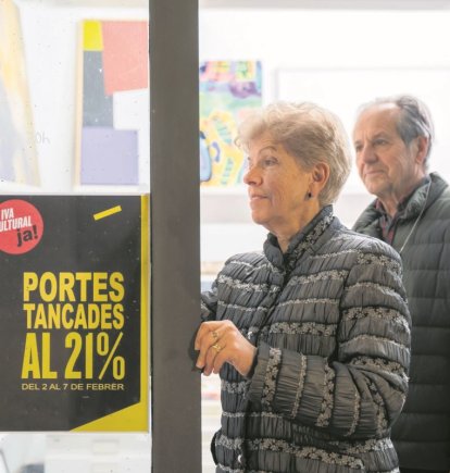 Lalós Blasi i Antoni Pinyol a la galeria que tenen al carrer del Vidre de Reus.