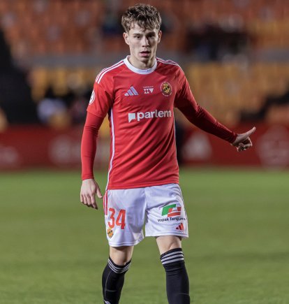 Pol Cid durant el seu debut amb la samarreta grana.