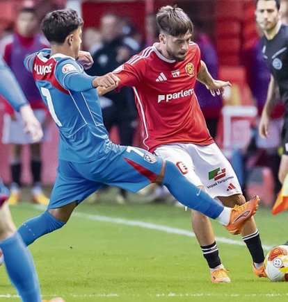 El 10 del Nàstic Jaume Jardí durant el duel de la primera volta contra l’Atlético Madrileño.