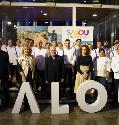 Pere Granados, juntament amb la Directora General de Turisme, Cristina Lagé; la directora de la Guia Repsol, Melinda Padilla i els representants del restaurants participants. El xef Pep Moreno durant les degustacions dels assistents.