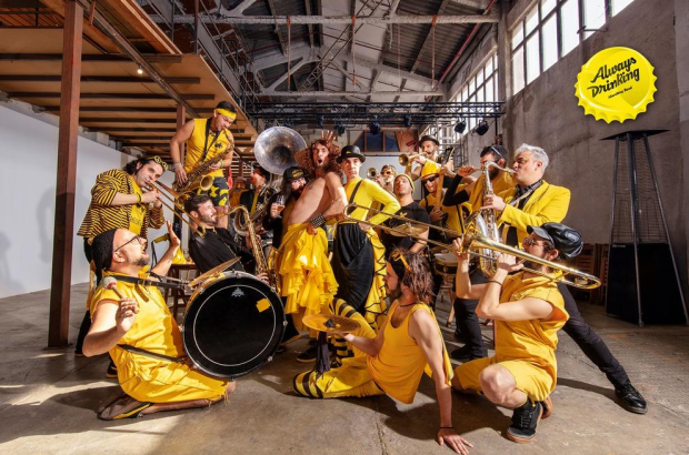 Imagen de Always Drinking Marching Band, que cerrarán la programación de verano con su espectáculo La calle es nuestra.