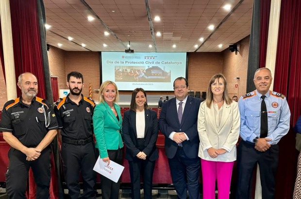 La concejala de Seguridad Ciudadana y Protección Civil de la Canonja, Lucía López, acompañó a los premiados al Instituto de Seguridad Pública de Catalunya.
