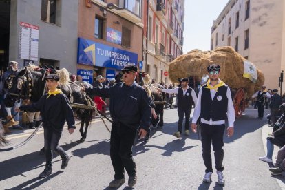 Reus cabalga al pasado con una Festa dels Tres Tombs que va «a más»