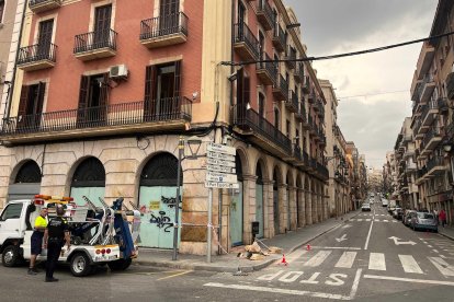 La Guàrdia Urbana de Tarragona s’ha desplaçat fins el lloc per assegurar la zona.