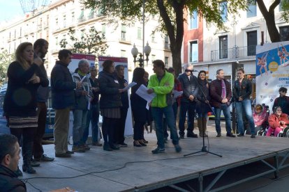 Tarragona celebra aquest divendres 2 de desembre el Dia Internacional de les persones amb discapacitat amb diversos actes a la Rambla Nova. S'ha llegit un manifest commemoratiu dels 10 anys de la convenció dels drets.