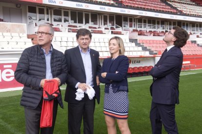 Les autoritats, durant la posada de llarg de les remodelacions