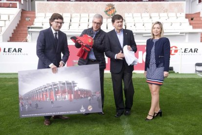 Les autoritats, durant la posada de llarg de les remodelacions