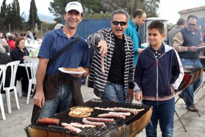 Imatges de l'esmorzar popular organitzat per la Cooperativa Agrícola de Riudoms durant la Fira de l'Oli nou.