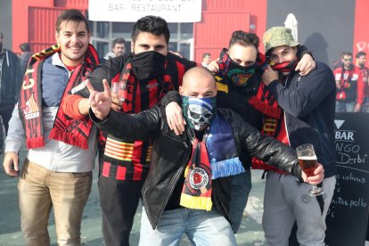 L'afició va matinar per veure els seus.