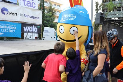 Homes, dones, nens i famílies senceres s'han apuntat a la cita.