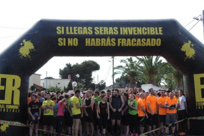 Més de 4.500 corredors han participat aquest matí a l'Eternal Running Invencible de Miami Platja, que ha premiat als més ràpids. Els participants s'han enfrontat a més de vuitanta obstacles, com bales de palla, rases de fang o espuma. Una de les singularitats de la carrera és que els participants poden anar disfressats i es premia els més originals i divertits. En la carrera han participat persones d'Itàlia, Portugal, Anglaterra, República Txeca, França, Alemanya, Suècia, Colòmbia, Xile i Espanya.