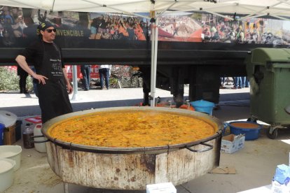 Més de 4.500 corredors han participat aquest matí a l'Eternal Running Invencible de Miami Platja, que ha premiat als més ràpids. Els participants s'han enfrontat a més de vuitanta obstacles, com bales de palla, rases de fang o espuma. Una de les singularitats de la carrera és que els participants poden anar disfressats i es premia els més originals i divertits. En la carrera han participat persones d'Itàlia, Portugal, Anglaterra, República Txeca, França, Alemanya, Suècia, Colòmbia, Xile i Espanya.