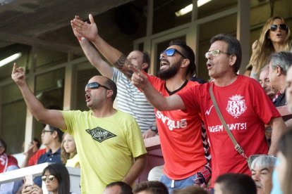 Tot i això, més de 1.600 seients buits