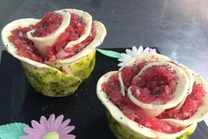 Diuen que una bona manera de conquistar a la teva parella és a través de la cuina. I per Sant Jordi és una bona oportunitat. Per això el Gremi de Carnissers, Xarcuters i Cansaladers de Tarragona ha promogut una iniciativa que tracta d'elaborar productes fets amb carn i embotit, com a ingredients principals, per la Diada de Sant Jordi.