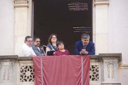 Acte en què l'Àliga de Valls fa una crida als vallencs a la festa major i els nens han de convéncer els Nans de la ciutat perquè participin també de la festa.