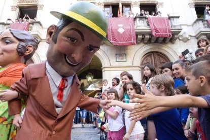 Acte en què l'Àliga de Valls fa una crida als vallencs a la festa major i els nens han de convéncer els Nans de la ciutat perquè participin també de la festa.