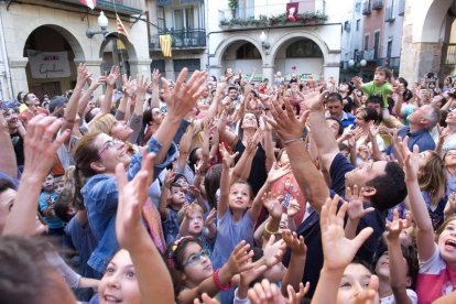 Acte en què l'Àliga de Valls fa una crida als vallencs a la festa major i els nens han de convéncer els Nans de la ciutat perquè participin també de la festa.