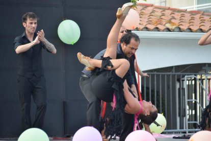 Elecció de la reina i les dames d'honor de les festes de sant Joan al barri de la Plana de Vila-seca. La festa ha comptat, a més de la desfilada de les nenes, amb les actuacions del grup Azabache i de l'escola de dansa del grup folklòric 'Virgen del Rocío'.